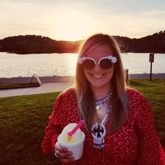 Meet your Posher, Sara - Picture 2 of 6